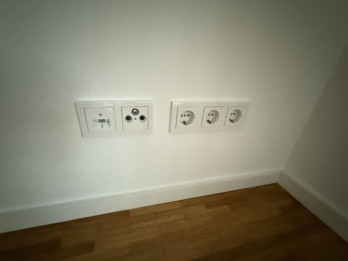 Luxuswohnung ,Hochparterre, mitten im Kreuzviertel – Steckdosen+Anschlüsse überall