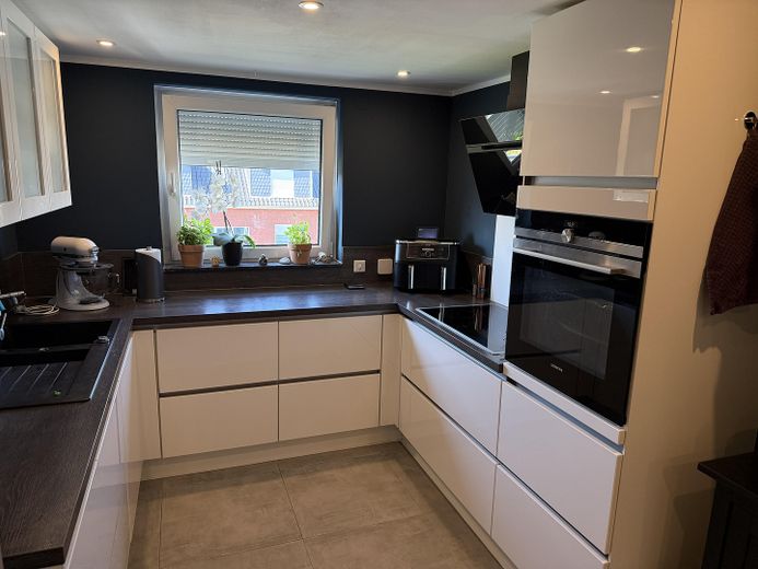 Provisionsfrei: Helle Maisonette mit Erker, Garage & Südbalkon in Salzgitter Fredenberg – Küche
