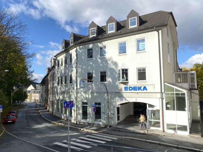 Geschäftshaus im Zentrum von Oelsnitz/V., ca. 3.800 m² Nutzfläche, san-bed. TG, 77 Stpl., Aufzug – फोटो 1
