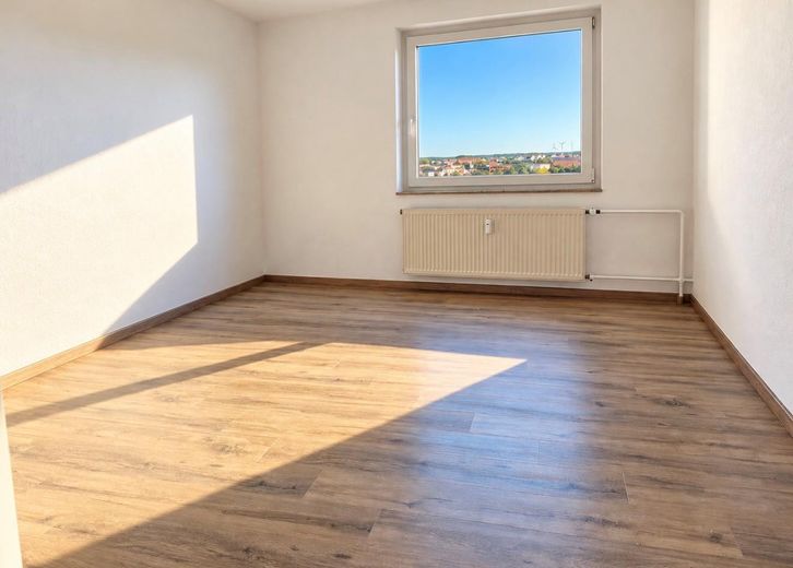 Hannover-Bemerode'un sakin ve seçkin konumunda cazip 3 odalı daire (72 m²) – Schlafzimmer zum Süden