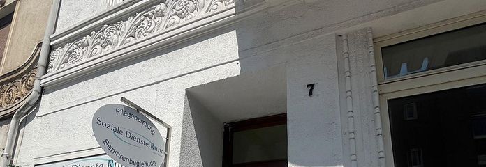 Local comercial con encanto en un edificio antiguo de ensueño, con una bonita terraza y escaparate