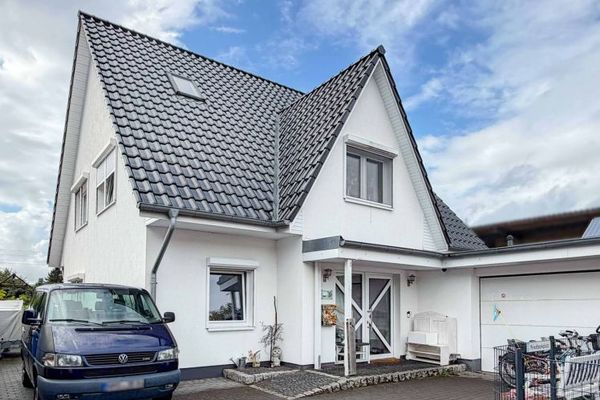 Modernes Einfamilienhaus mit großzügigem Raumangebot, Garten und durchdachter Ausstattung