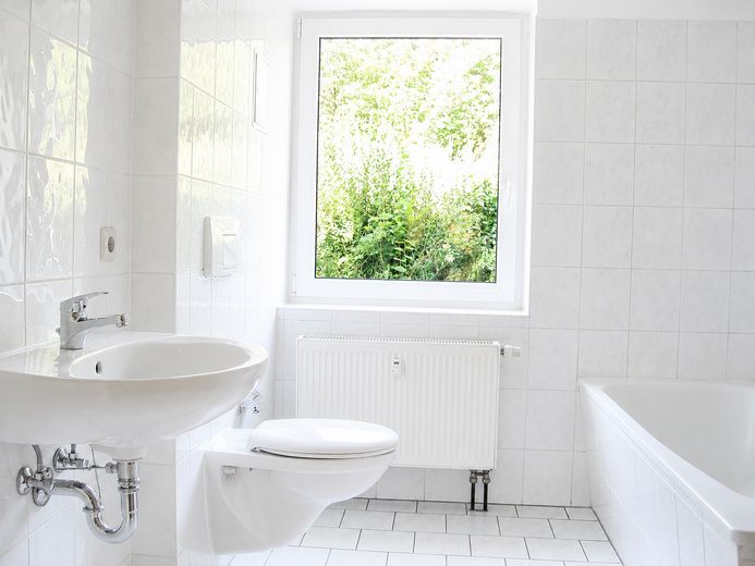 Sorglos-Investment mit Rendite-Booster: zwei vermietete 2-Zimmer-Wohnungen nahe Leipzig! – Bad