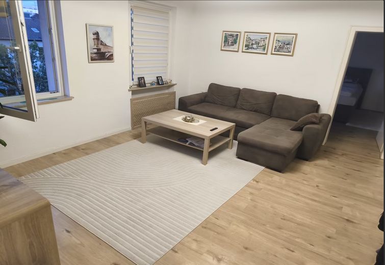 Charmante 2,5-Zimmer Wohnung mit Stadtblick in Essen-Stadtmitte – Wohnzimmer