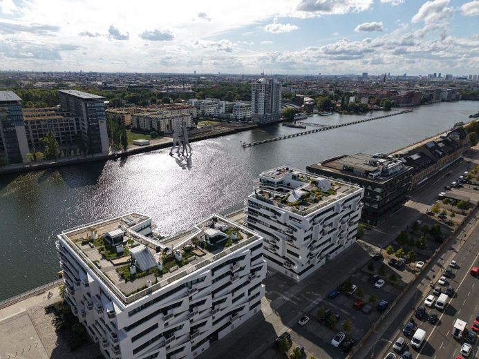 Vistas directas al Spree | 107 m² disponibles para ocupar | Ascensor | Sin comisión | 3–4 habitaciones – Umgebung