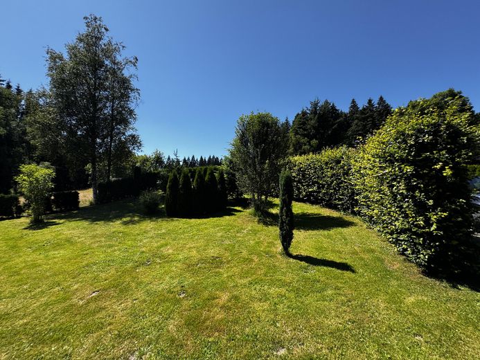 Haus auf 900 m ü NN am Auersberg im Erzgebirge – Mit Blick nach Westen