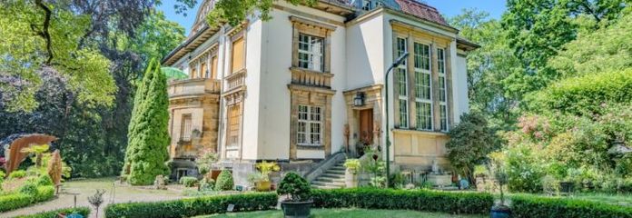 Aristocratic living right in the heart of the city of Hof/Saale – Art Nouveau villa – A unique architectural gem with park grounds