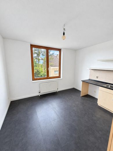 Jasny, 3-pokojowy apartament dwupoziomowy z dużym balkonem, kilka minut od dworca – Zdjęcie 4