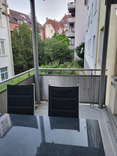 Volledig gemeubileerd 2,5-kamerappartement met balkon en inbouwkeuken in Stuttgart-West – Balkon