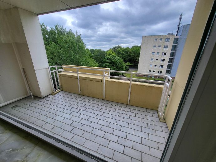 Piso en propiedad de 3,5 habitaciones (92,57 m²) en Harrislee, cerca del centro escolar y las instalaciones deportivas – Aussicht Südbalkon Wohnzimmer
