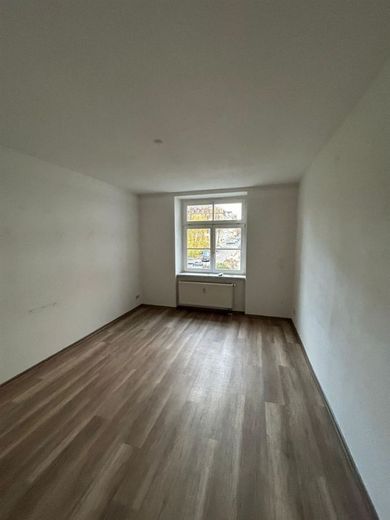 Gemütliche 3-Zimmer mit Laminat, Balkon und Wannenbad in ruhiger Lage! EBK mgl. – PHOTO-2023-11-07-15-58-14