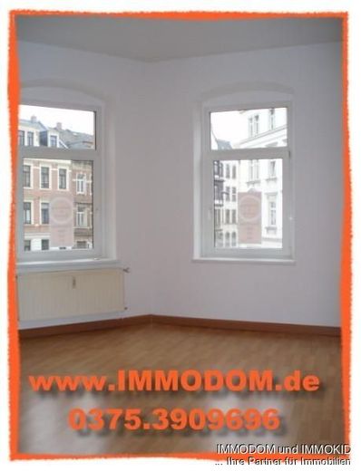 3-Zimmer-Wohnung mit LAMINAT, BALKON und Tageslichtbad mit Wanne und Dusche zu vermieten! – Wohnzimmer