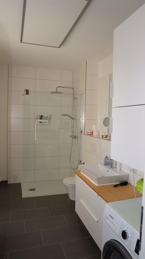 4-Zimmer-Wohnung mit XXL Loggia in Bestlage von Friedrichsdorf BJ 2023 – Duschbad Tageslicht