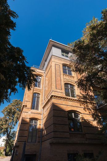 Praxis- oder Gewerbeimmobilie 49m² in Buckau – frisch-sanierter Erstbezug – Fassade