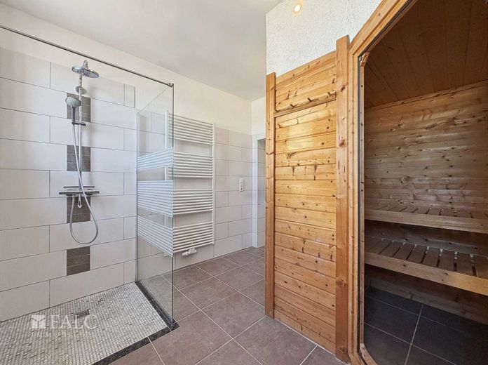 *Riserv.* Casa unifamiliare modernizzata con piscina e dotazioni di alta qualità. – Sauna