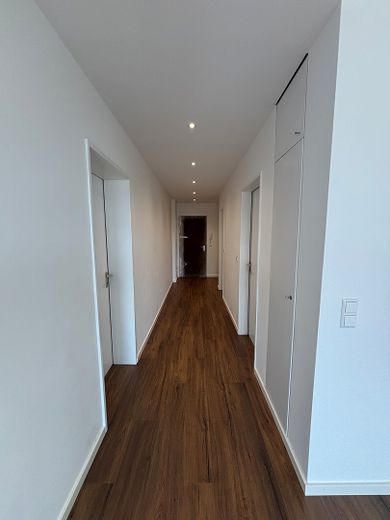 Sanierte ruhige Wohnung im Herzen von Korntal mit Garage, Balkonkraftwerk, Wallbox, 2 Sonnenbalkone – Flur