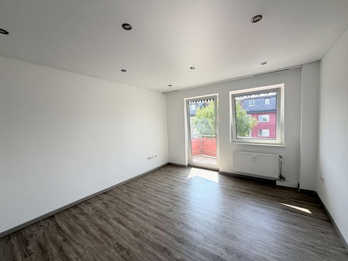 Erstbezug nach Sanierung: Helle 3-Zimmer-Wohnung mit Stellplatz& Keller – sofort bezugsfrei – Arbeits-Gästeo.Kinderzimmer.3