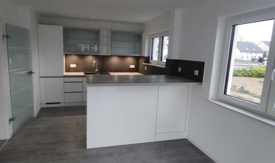 Don’t miss out this stunning opportunity - Exklusive Wohnlage - Neubau DHH in Hochheim – Hochwertige Küche mit Theke