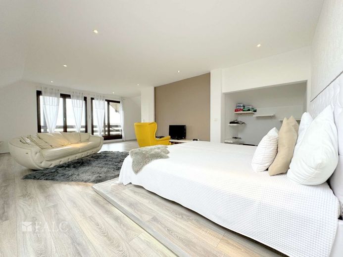 Moderner Flair trifft auf ruhige Idylle – Schlafzimmer