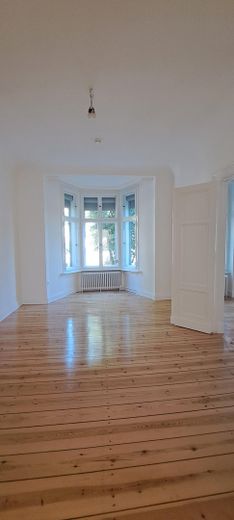 Stilvolle 5-Zimmer-WHG in historischem Altbau - Erstbezug nach Sanierung – Zimmer mit Erker