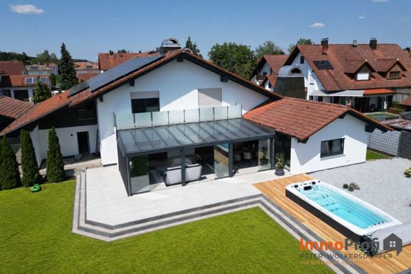 Luxuriöse Architektenvilla mit exklusivem Wellnessbereich, Swim-Spa und stilvollem Wohnambiente