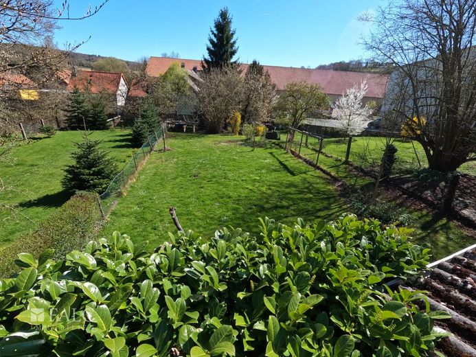 Solide und mit ausstreichend Platz, dazu ein großer Garten und *** Provisionsfrei *** – Garten