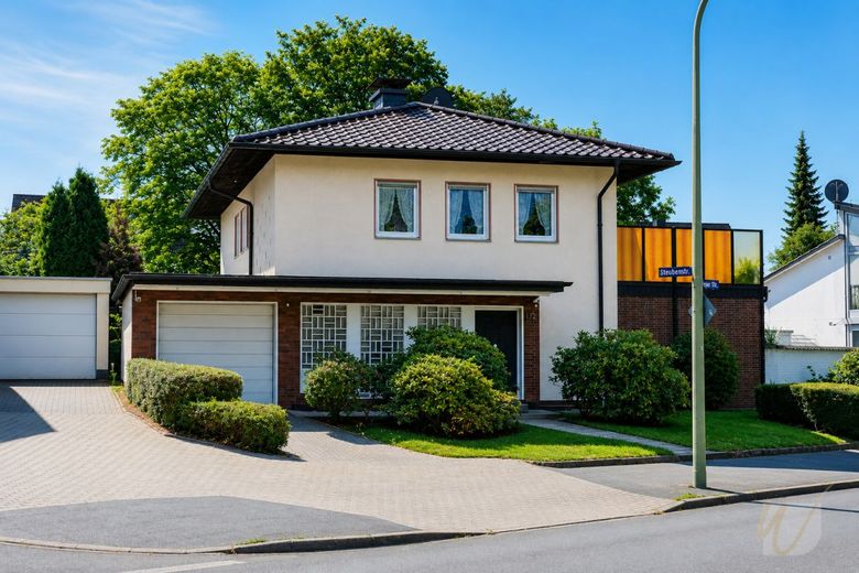 Ampia casa unifamiliare con 184 m² di superficie abitabile su un terreno da sogno di 715 m² – Hausansicht