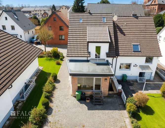 Ein Zuhause voller Möglichkeiten in bester Wohnlage – Drohnenaufnahme
