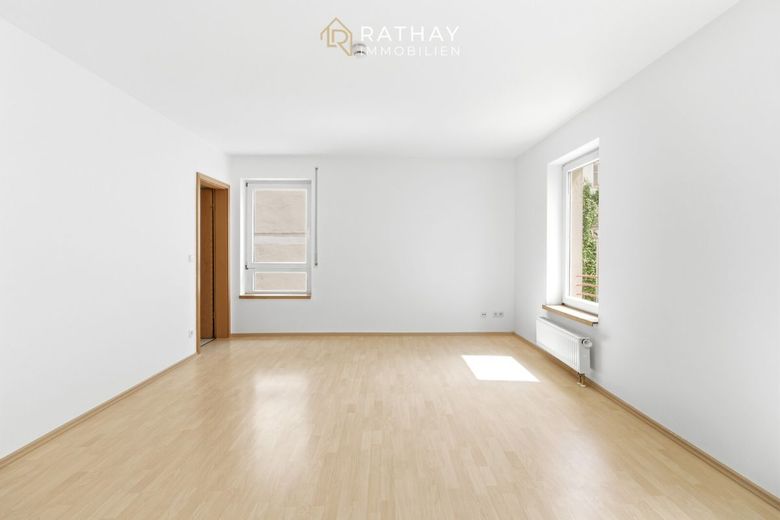 Charmante 2-Zimmer-Stadtwohnung in Regensburg-Steinweg - innenstadtnah, hell und mit TG-Stellplatz – Wohnbereich