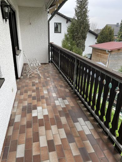 Helle 4 Zimmer-Wohnung mit Balkon in Mainburg – Balkon