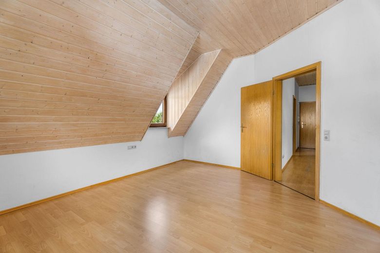 Helle 3-Zi.-Maisonette mit Empore, Balkon & Einbauküche in Schönebürg – Zdjęcie 5