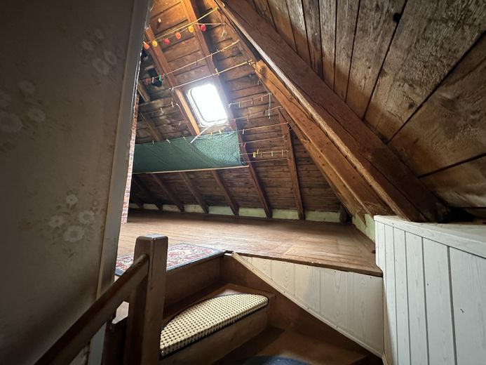 Eigenheim am SW-Stadtrand mit schönem Garten – Boden, Treppe
