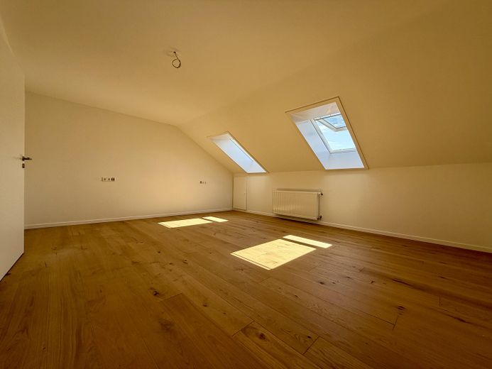 Appartamento di 3 locali completamente ristrutturato con balcone, parquet in legno massello e posto auto duplex – Zimmer 1