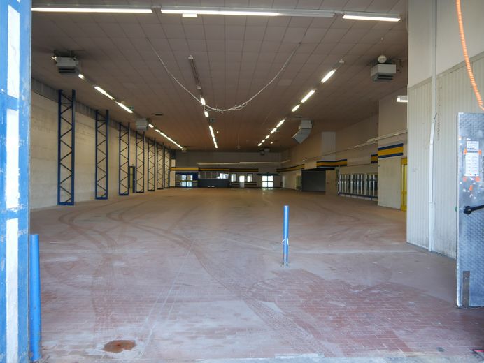 Verkaufshalle / Lagerhalle mit Büroräumen in zentraler Lage von Deutschland – Foto 8