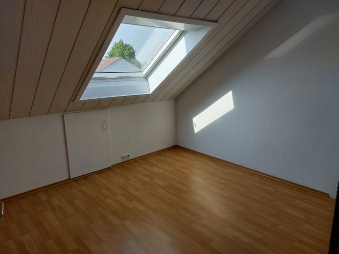 Doppelhaushälfte in guter Lage von Unna-Massen – DG Zimmer 2
