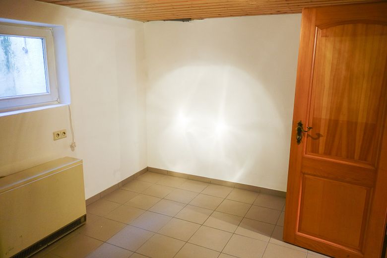 Traumhaus mit Pool & Sauna – Ihr Familienidyll in Stuttgart-Steinhaldenfeld – Büro oder Hobbyraum im Keller