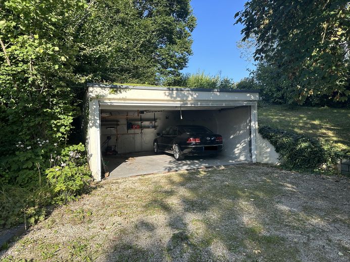 Riesige Doppelgarage