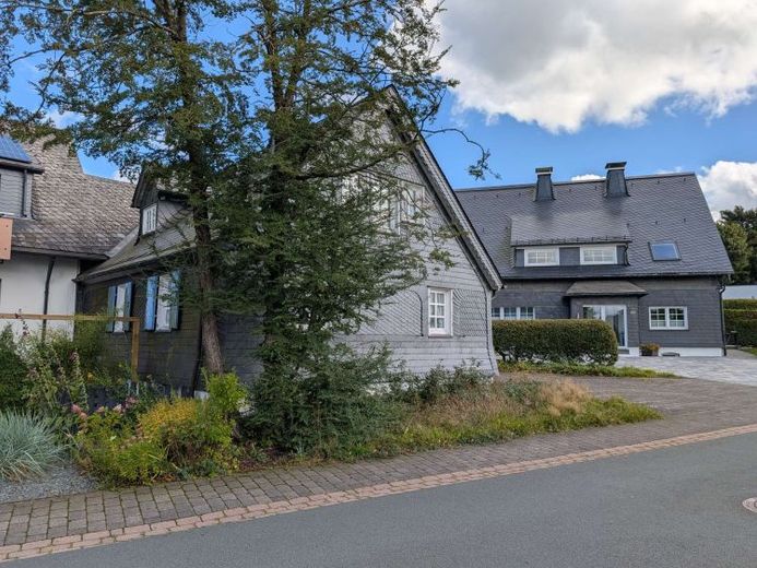 Charmantes Fachwerkhaus mit rustikalem Flair und großem Platzangebot – Foto 1