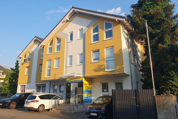 Bestehendes Apartmenthaus mit Baugenehmigung für ein 6-Familienhaus an der Bergstraße