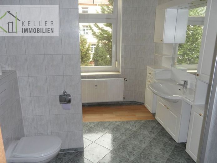 Schön sanierte Altbauwohnung, großes Tageslichtbad mit Dusche PLUS Badewanne – Foto 1