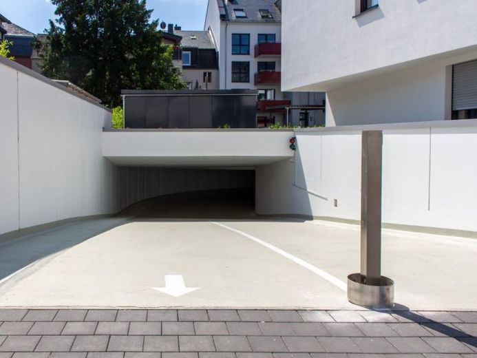 Doppelparker mit 2 Parkplätzen in der Nähe der Paulinskirche - Tiefgarage – Foto 1