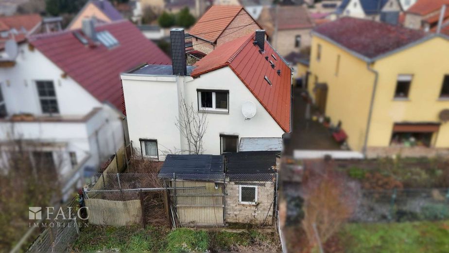 Ihre Immobilie ist nur ein Gebot entfernt – Drohne Rück-Gebäude