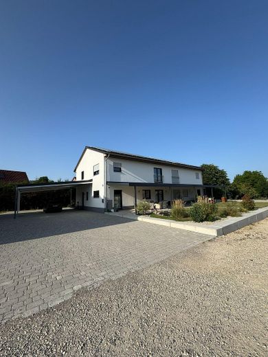 Tolle DHH in einer weitläufigen Lage – Foto 1