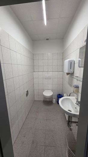 1.WC mit Waschbechen