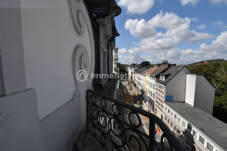 Außergewöhnliche, mietfreie, 4 Zimmer ETW im historischen denkmalgeschützten Gebäude &amp; toller Lage – kleiner Balkon