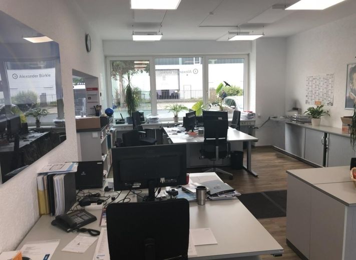 ca. 200qm Repräsentatives Büro oder Praxisfläche im EG mit Parkplätzen vor der Tür – Bürofläche