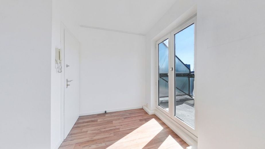 Ruhiges Büro mit 2 Zimmern, Küche, Bad und Dachterrasse am Schwanenspiegel – Büro 2