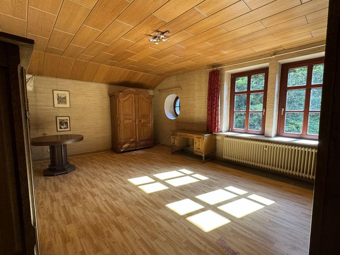 altes Forsthaus, Nebengebäude, 7600qm Grundstück, teilbar in 4 Baugrundstücke einzeln erwerbar – Zimmer oben
