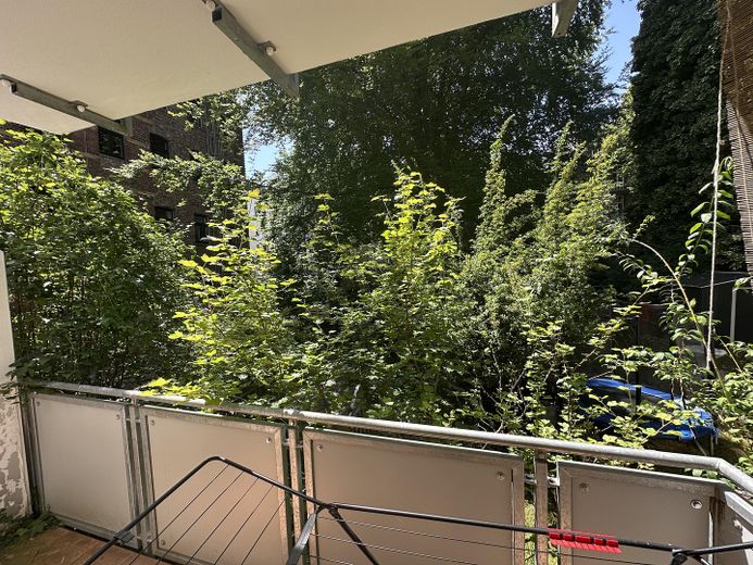 2-Zimmer-Wohnung mit sonnigem Balkon in begehrter Lage – Balkon 3