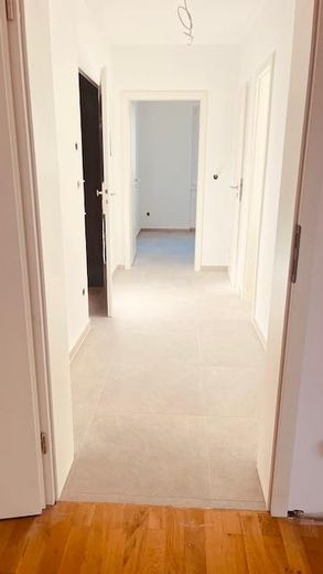 Nähe Wasserturm - sanierte Einzimmerwohnung mit großem Balkon – Flur